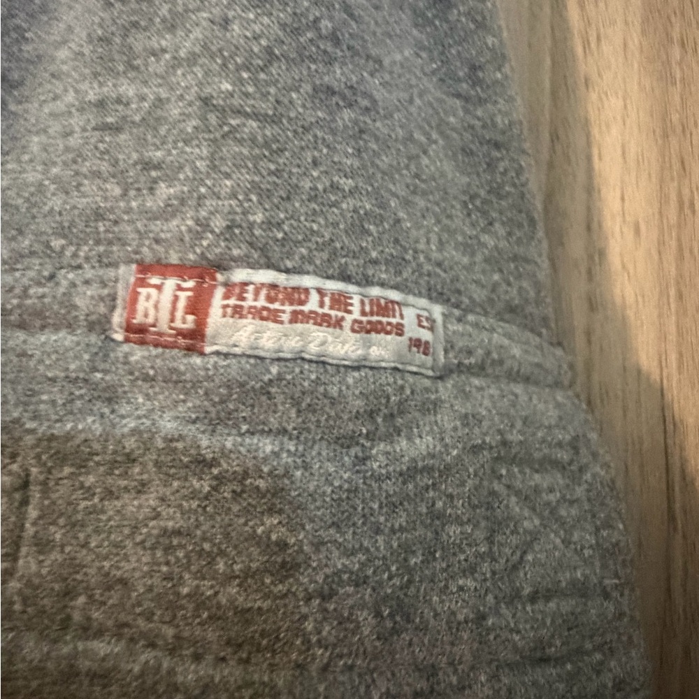 Men’s Gray Fleece Cargo Sweatpants - Picture 3 of 4